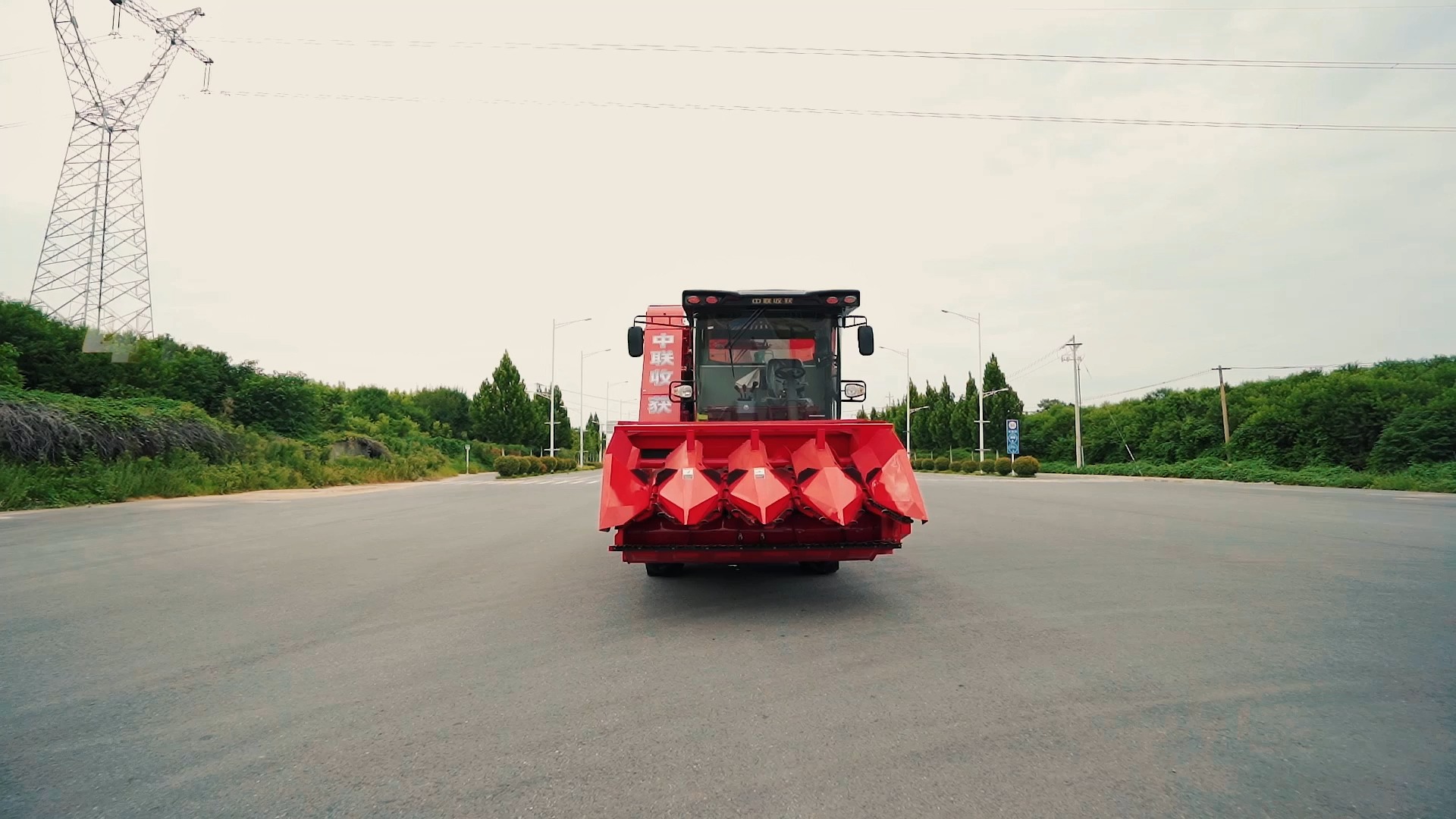 中聯收獲4YZJ-4 型自走式玉米穗莖收獲機